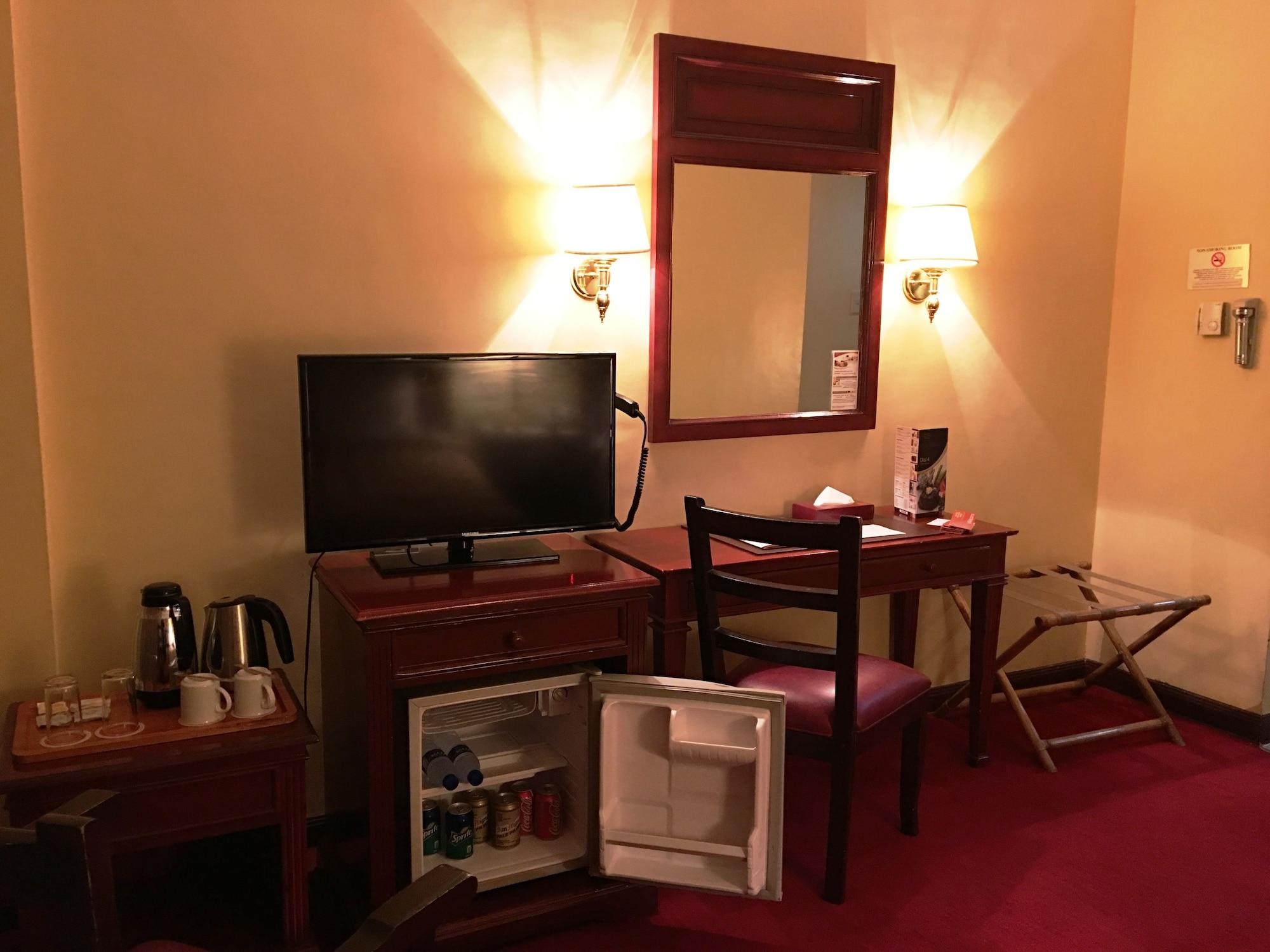 Bayview Park Hotel Манила Экстерьер фото