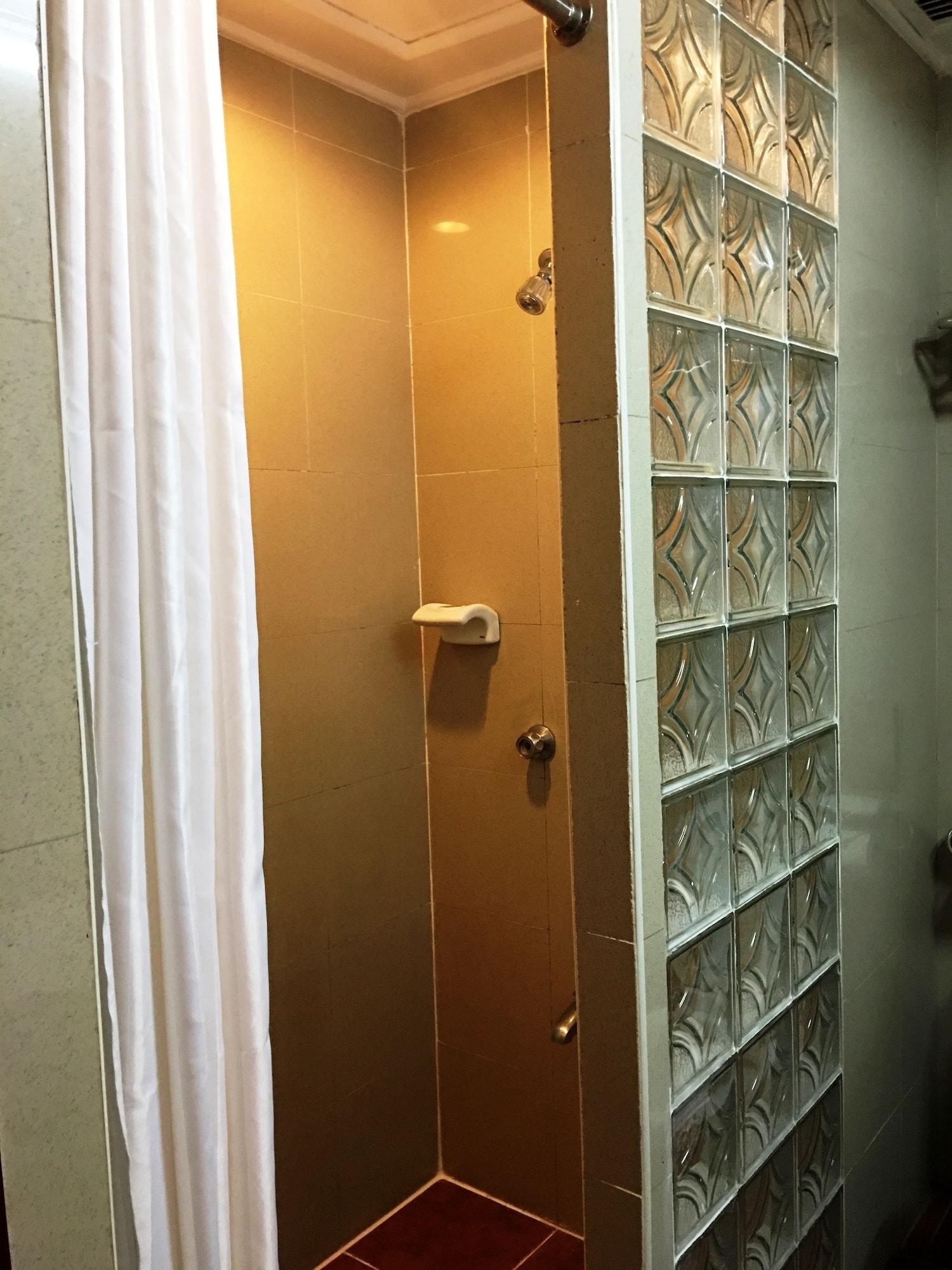 Bayview Park Hotel Манила Экстерьер фото