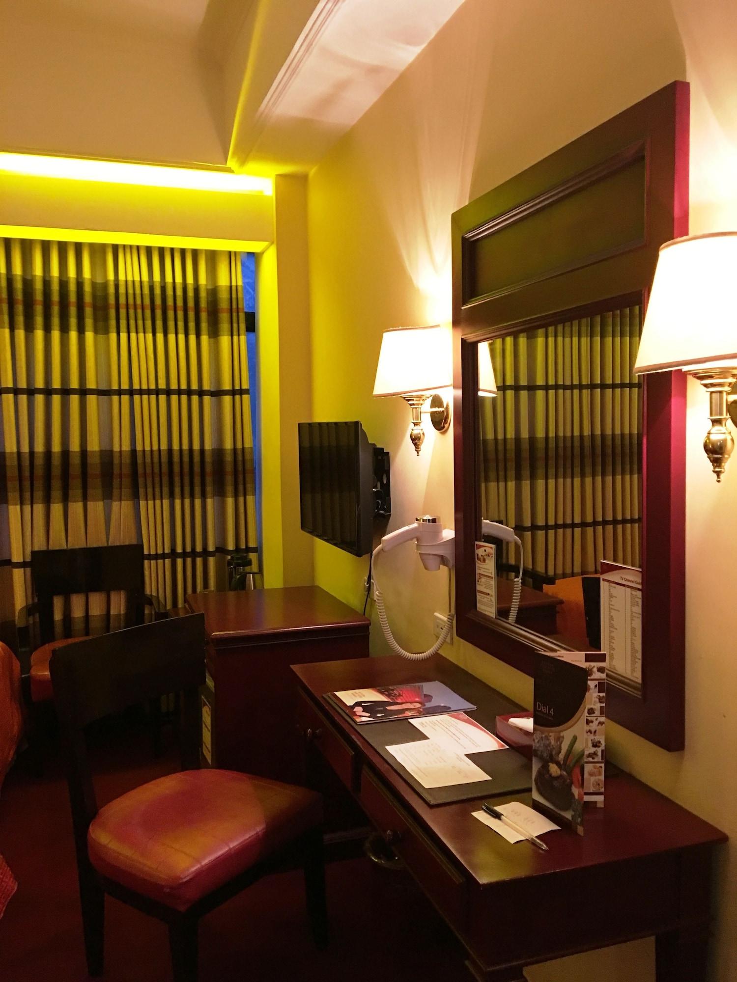 Bayview Park Hotel Манила Экстерьер фото
