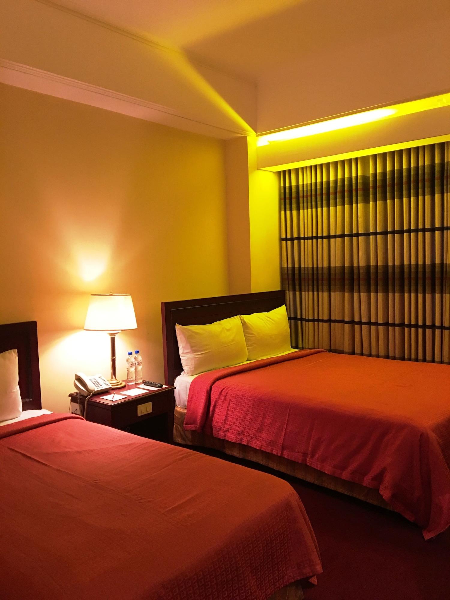 Bayview Park Hotel Манила Экстерьер фото