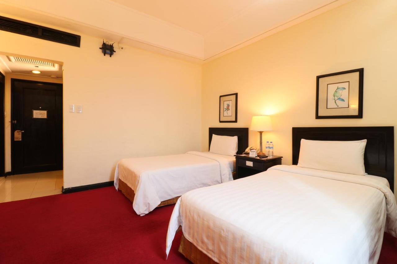 Bayview Park Hotel Манила Экстерьер фото