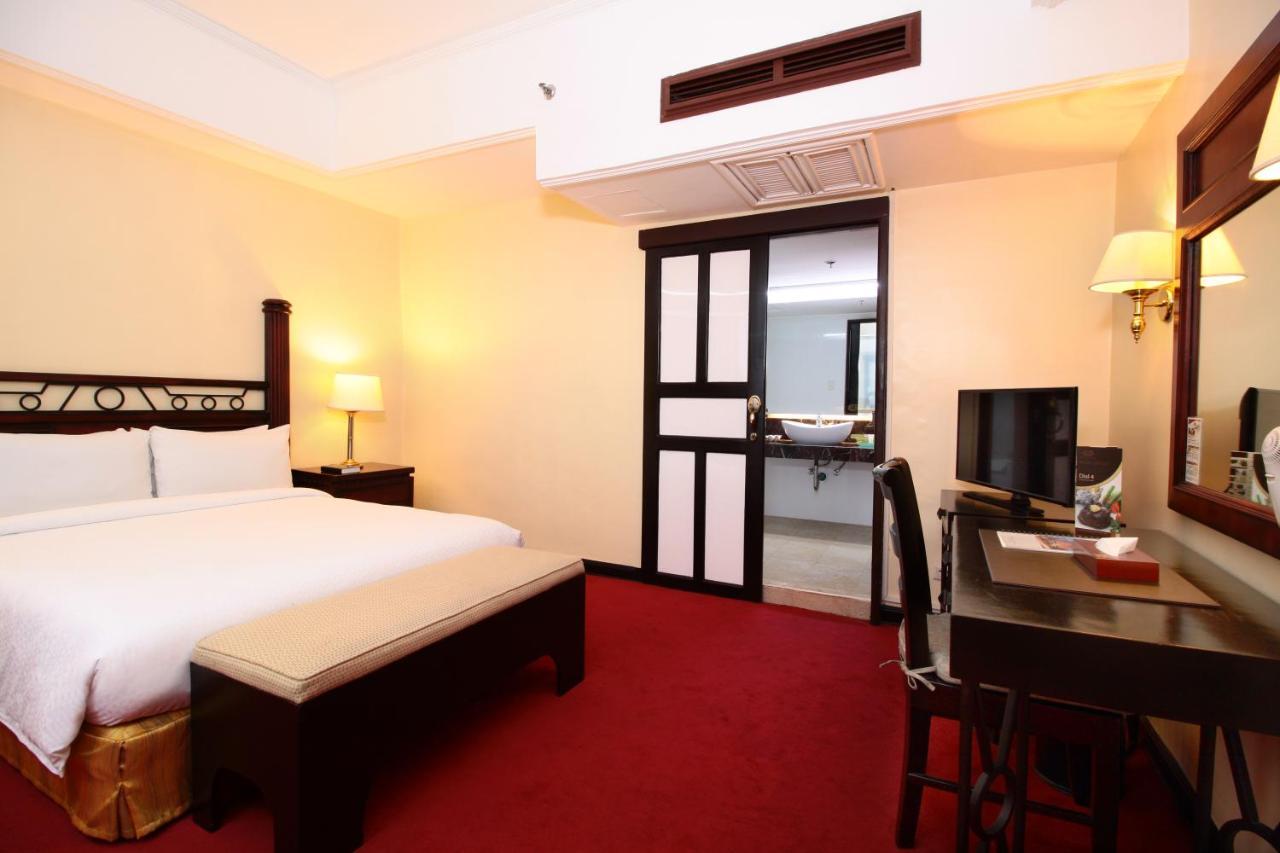 Bayview Park Hotel Манила Экстерьер фото