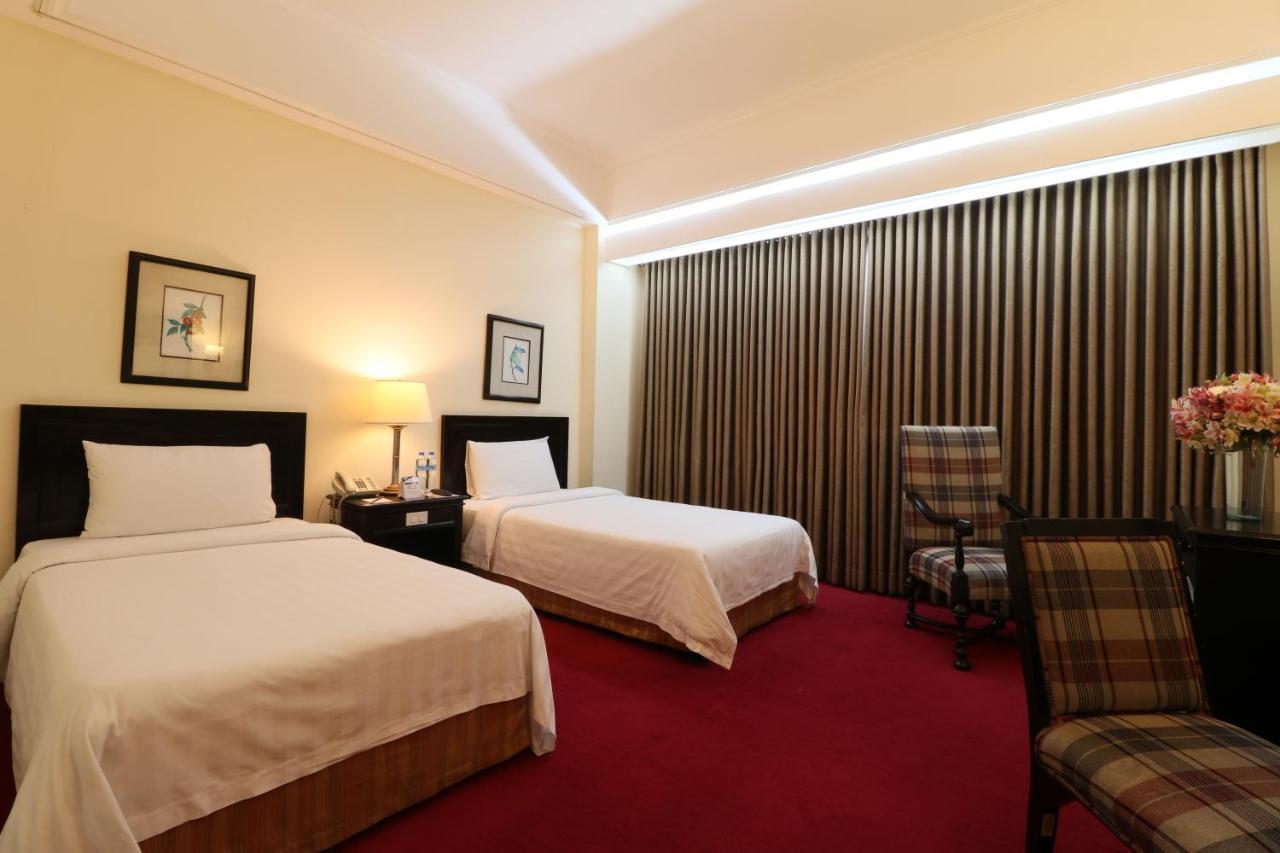 Bayview Park Hotel Манила Экстерьер фото