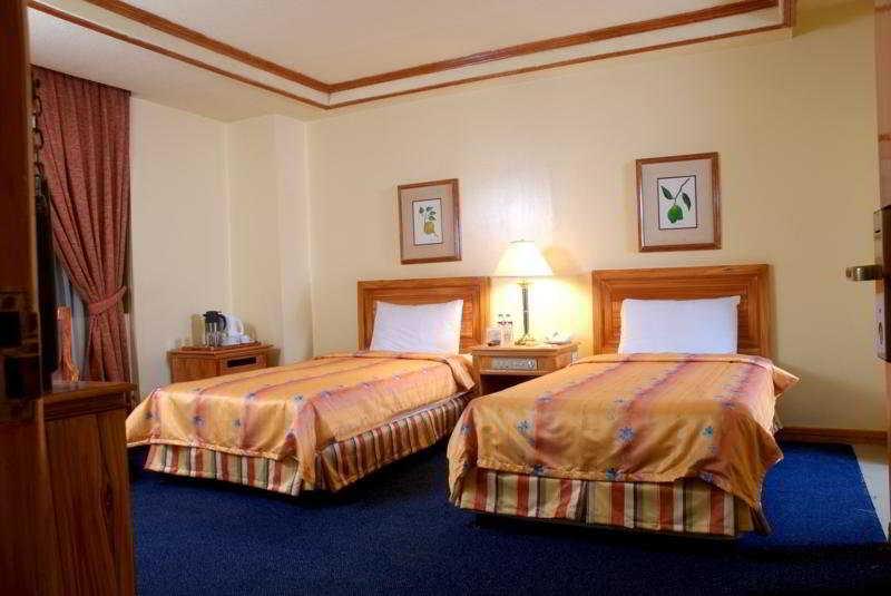 Bayview Park Hotel Манила Экстерьер фото