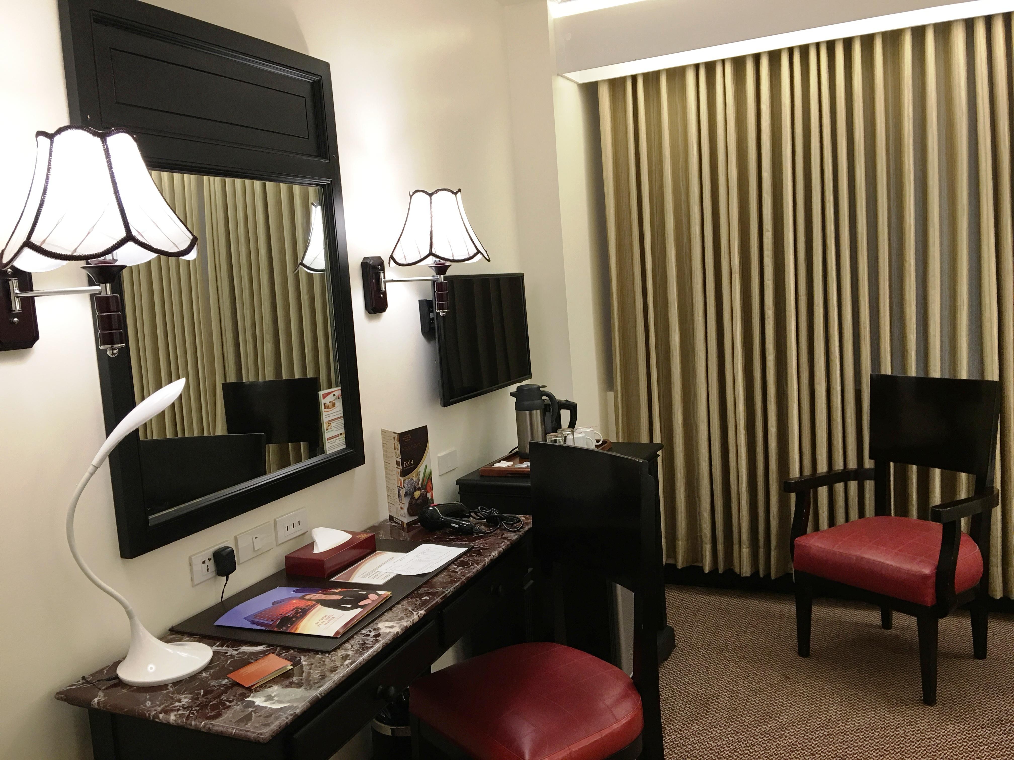 Bayview Park Hotel Манила Экстерьер фото
