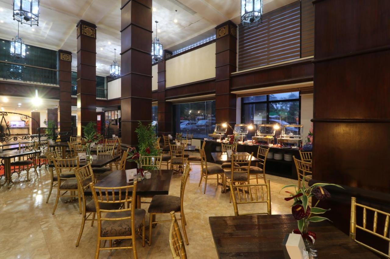 Bayview Park Hotel Манила Экстерьер фото