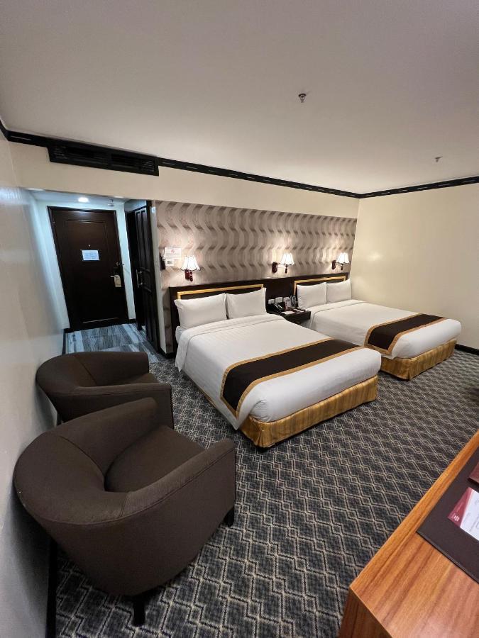Bayview Park Hotel Манила Экстерьер фото