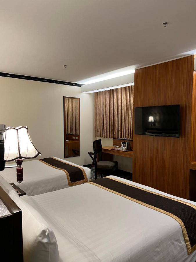 Bayview Park Hotel Манила Экстерьер фото