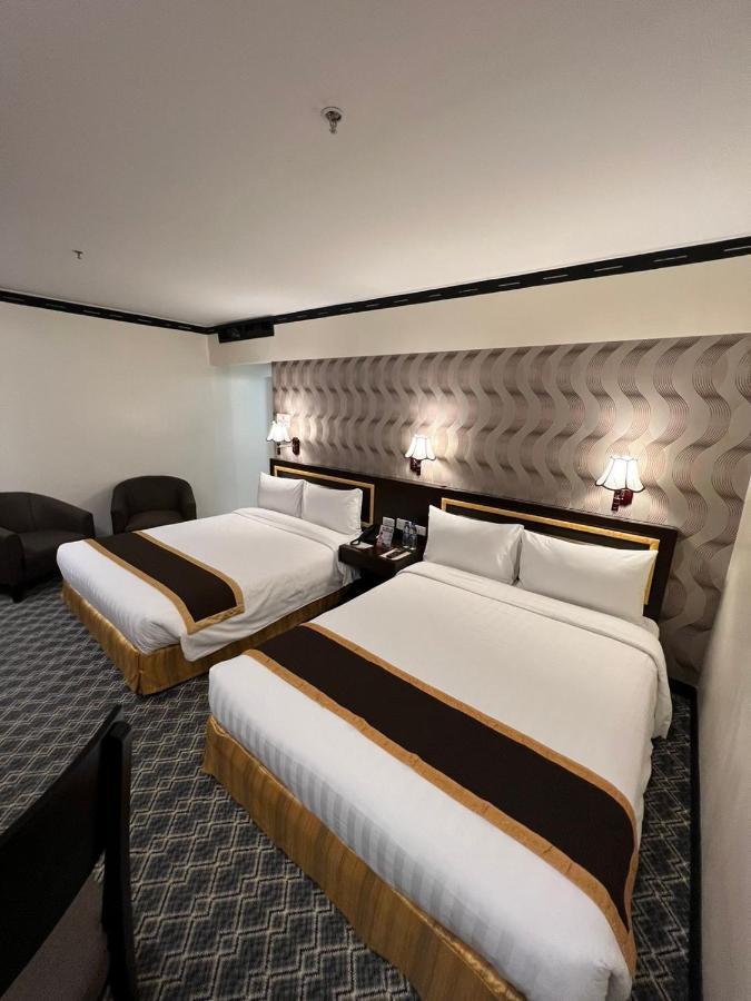 Bayview Park Hotel Манила Экстерьер фото