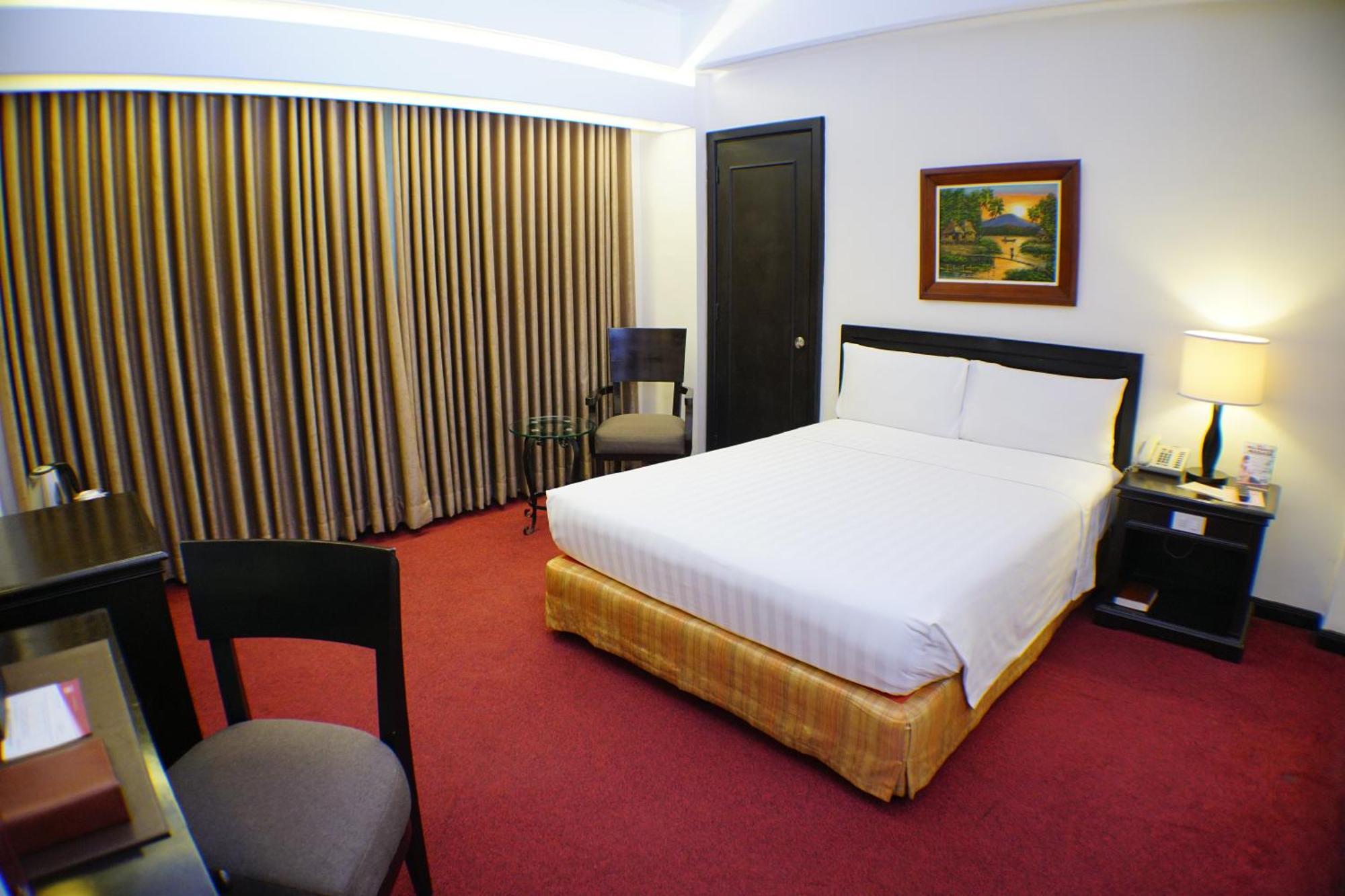 Bayview Park Hotel Манила Экстерьер фото
