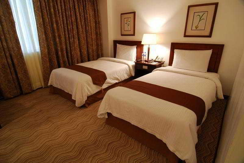 Bayview Park Hotel Манила Экстерьер фото